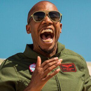 NEW Goodr Sunglasses, green in style "buzzed on the tower"